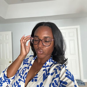 Meet your Posher, Casey